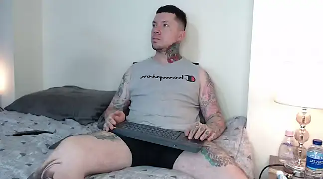 Snapshot of Adam_tatto chatting on 02/17/25, 04:04 Adam tatto online show from 02/17/25, 04:04