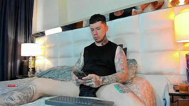 Snapshot of Adam_tatto chatting on 09/19/25, 04:07 Adam tatto online show from 09/19/25, 04:07