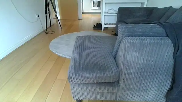 Snapshot of Nizzlivecam chatting on 05/19/26, 04:35 Nizzlivecam online show from 05/19/26, 04:35