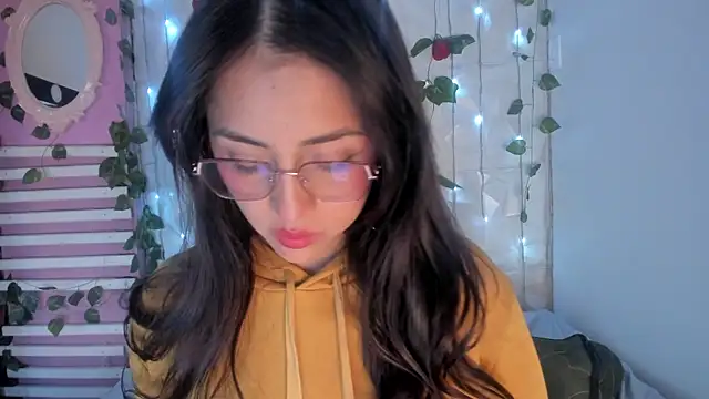 Snapshot of Sophy_SmileSweet chatting on 01/04/25, 05:47 Sophy SmileSweet online show from 01/04/25, 05:47