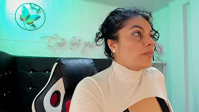 Snapshot of Lust_Mom41 chatting on 12/16/24, 10:34 Lust Mom41 online show from 12/16/24, 10:34