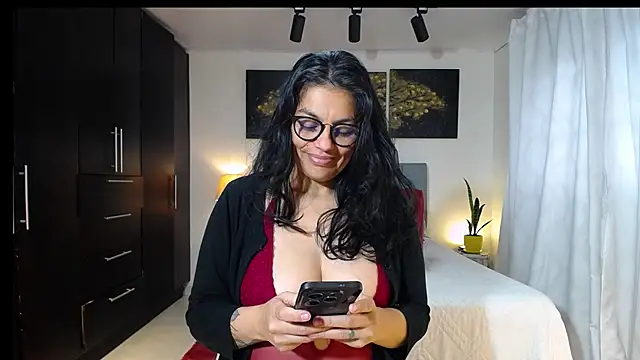 Snapshot of Lust_Mom41 chatting on 05/22/26, 10:15 Lust Mom41 online show from 05/22/26, 10:15