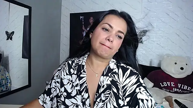 Saritatellez online show from 11/26/25, 08:10