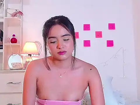 Snapshot of naissha- chatting on 02/22/25, 09:37 naissha- online show from 02/22/25, 09:37