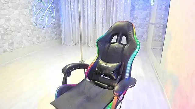 JessicaFamee online show from 10/07/25, 09:34