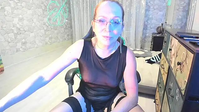 JessicaFamee online show from 11/18/25, 09:41