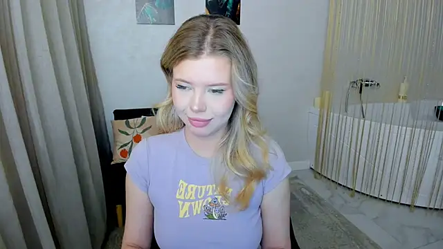 FollowLovee online show from 06/18/26, 07:51