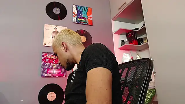 MagnusFrost online show from 01/14/25, 06:56