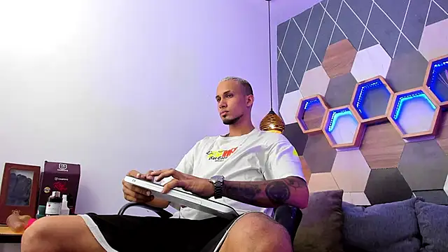 MagnusFrost online show from 01/29/25, 08:04