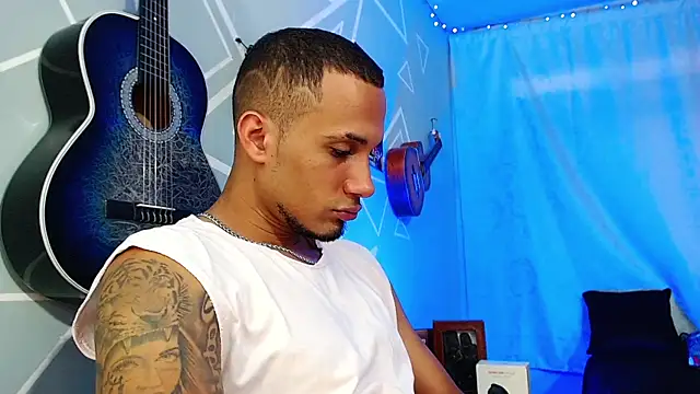 MagnusFrost online show from 02/19/25, 07:59