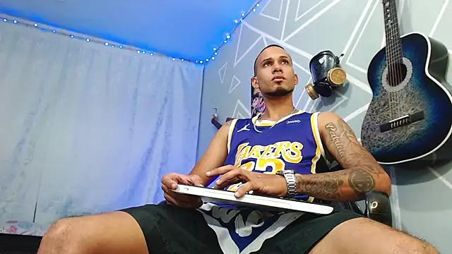 MagnusFrost online show from 03/05/25, 10:21