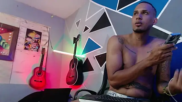 MagnusFrost online show from 10/30/25, 07:47