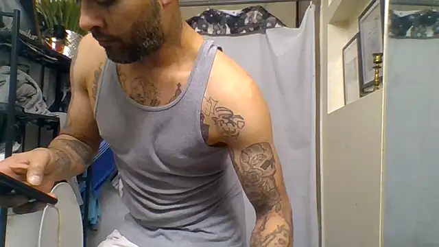 Snapshot of Houstonslong1 chatting on 01/15/25, 05:50 Houstonslong1 online show from 01/15/25, 05:50