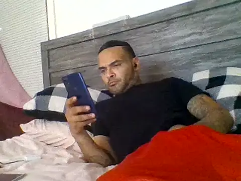 Snapshot of Houstonslong1 chatting on 02/07/25, 05:18 Houstonslong1 online show from 02/07/25, 05:18