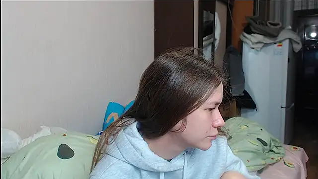 leila bambi  online show from 01/15/25, 04:21