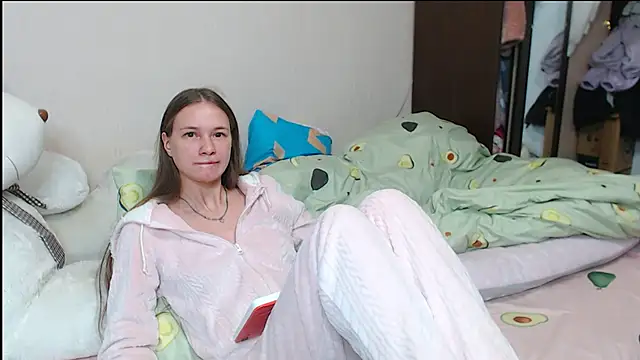 leila bambi  online show from 01/22/25, 10:37