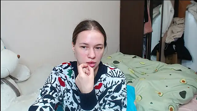 leila bambi  online show from 01/24/25, 01:45