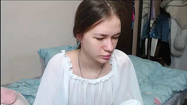 leila bambi  online show from 02/11/25, 02:46