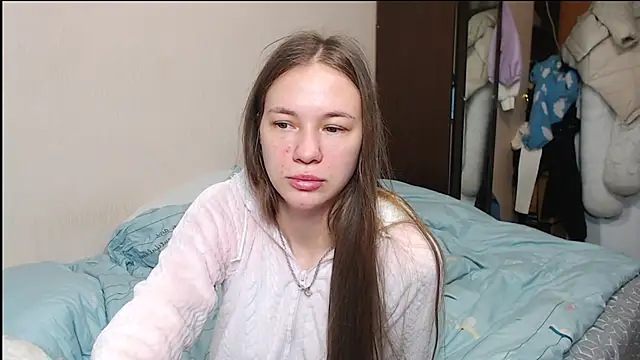 leila bambi  online show from 02/12/25, 04:11