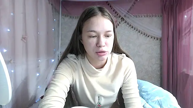 leila bambi  online show from 12/22/25, 04:59