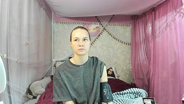 Snapshot of leila_bambi_ chatting on 04/22/26, 01:56 leila bambi online show from 04/22/26, 01:56
