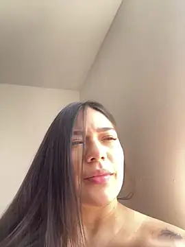 Latina vanessa online show from 10/15/25, 05:46