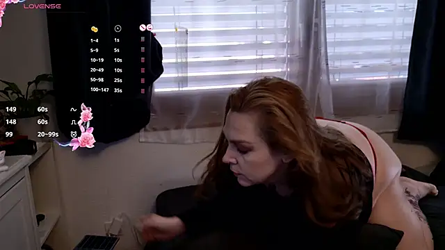 Snapshot of Big_Beautiful_MILF chatting on 09/18/25, 12:51 Big Beautiful MILF online show from 09/18/25, 12:51