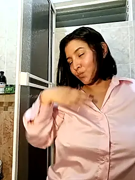 Snapshot of Zetrionn chatting on 02/18/25, 05:20 Zetrionn online show from 02/18/25, 05:20