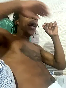 Snapshot of Larry-n-clouds chatting on 11/30/25, 01:04 Larry-n-clouds online show from 11/30/25, 01:04