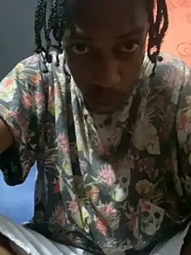 Snapshot of Larry-n-clouds chatting on 12/03/25, 12:29 Larry-n-clouds online show from 12/03/25, 12:29