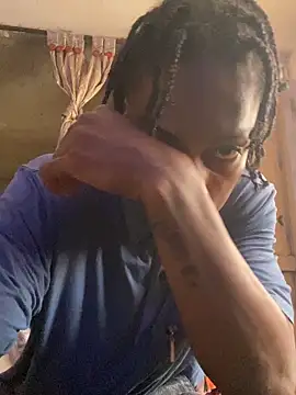 Snapshot of Larry-n-clouds chatting on 12/05/25, 01:09 Larry-n-clouds online show from 12/05/25, 01:09