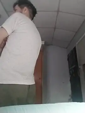 Snapshot of nicedick_bro chatting on 12/17/25, 03:34 nicedick bro online show from 12/17/25, 03:34