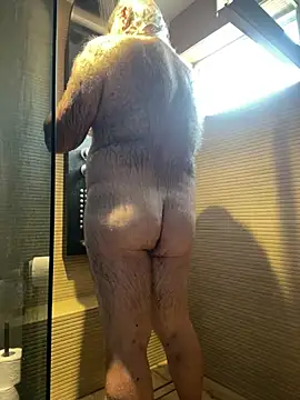 Snapshot of EroticVenetian chatting on 07/06/26, 08:44 EroticVenetian online show from 07/06/26, 08:44