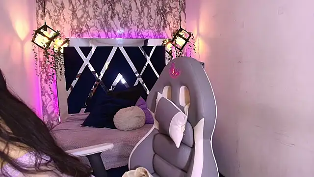 Karla hernandez  online show from 10/17/25, 11:57