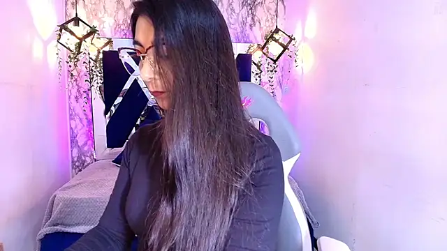 Karla hernandez  online show from 10/18/25, 11:33