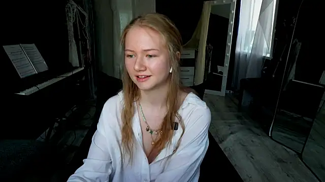 Alexandra Demore online show from 06/29/26, 06:41