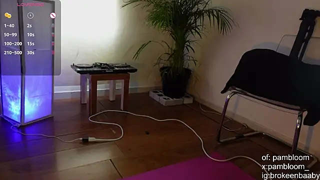 droolingdollfacee online show from 09/19/25, 10:10