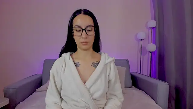 miadaniells hot online show from 04/21/26, 12:00