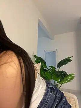 Snapshot of montmariana chatting on 02/02/25, 06:37 montmariana online show from 02/02/25, 06:37