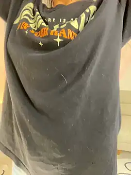 Snapshot of montmariana chatting on 02/17/25, 11:42 montmariana online show from 02/17/25, 11:42