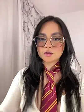 Snapshot of montmariana chatting on 10/15/25, 12:44 montmariana online show from 10/15/25, 12:44