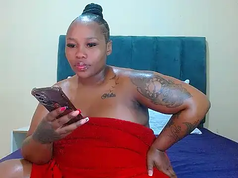 Snapshot of curvycloe1 chatting on 06/03/26, 12:19 curvycloe1 online show from 06/03/26, 12:19