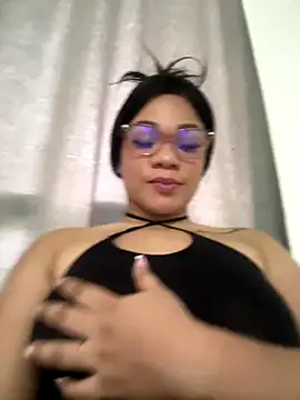 Snapshot of ashley_Tompson1 chatting on 11/14/25, 12:26 ashley Tompson1 online show from 11/14/25, 12:26