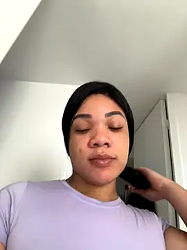 Snapshot of ashley_Tompson1 chatting on 11/28/25, 12:08 ashley Tompson1 online show from 11/28/25, 12:08