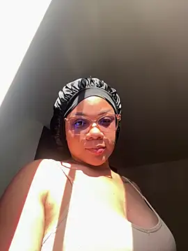 Snapshot of ashley_Tompson1 chatting on 12/15/25, 02:54 ashley Tompson1 online show from 12/15/25, 02:54