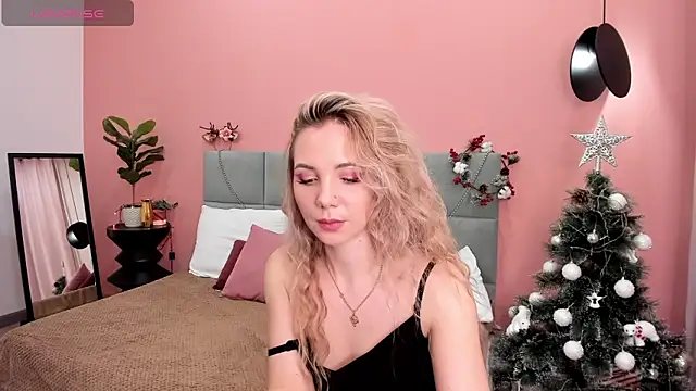 Snapshot of EvaMoran chatting on 12/30/24, 07:59 EvaMoran online show from 12/30/24, 07:59