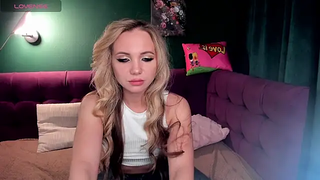 Snapshot of EvaMoran chatting on 02/06/25, 05:03 EvaMoran online show from 02/06/25, 05:03