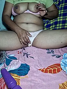 Snapshot of Priya_Bong chatting on 04/04/26, 02:43 Priya Bong online show from 04/04/26, 02:43