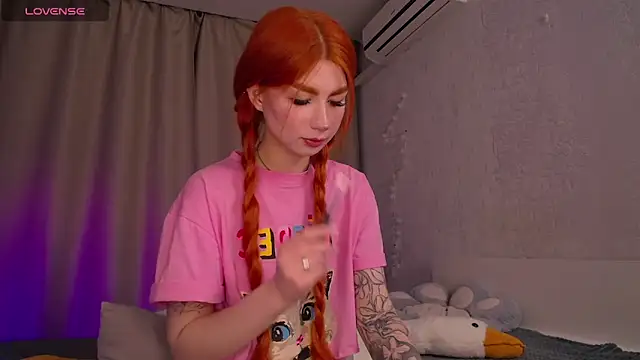 Snapshot of Evaa_Moonn_ chatting on 03/17/25, 12:41 Evaa Moonn online show from 03/17/25, 12:41