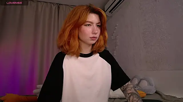 Snapshot of Evaa_Moonn_ chatting on 09/12/25, 05:29 Evaa Moonn online show from 09/12/25, 05:29